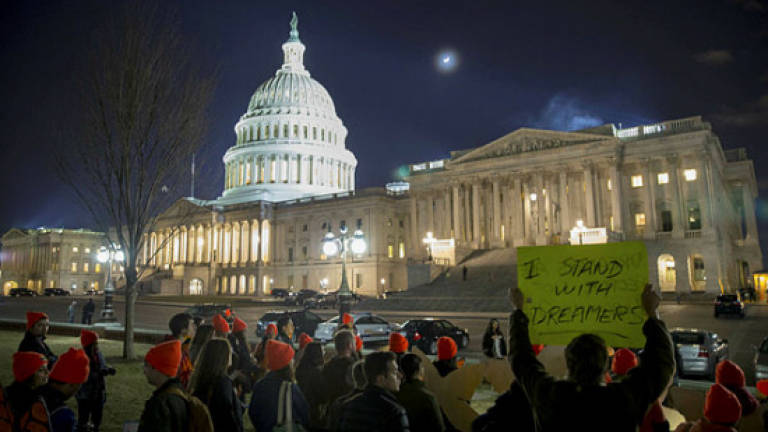 US shutdown extends into Monday as crunch vote delayed