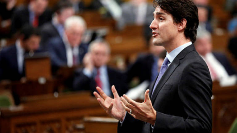Canada's Trudeau urges Suu Kyi to end Myanmar violence