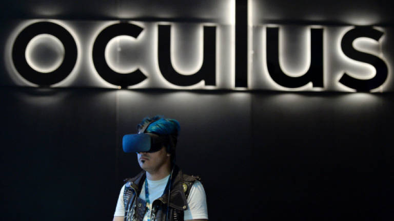 Oculus looks to spur VR spread with Rift price cut