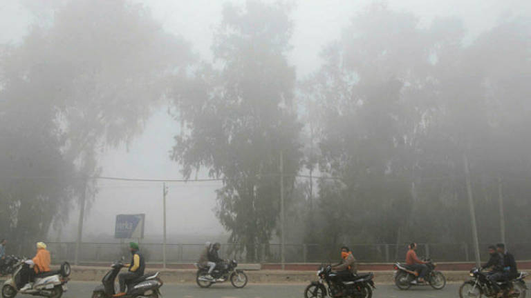 Delhi schools shut as toxic smog hits India and Pakistan