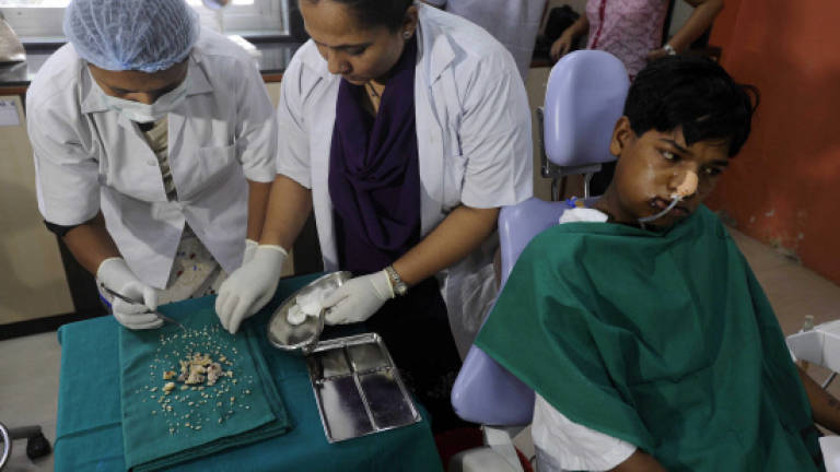Surgeons remove 232 teeth from Indian teenager