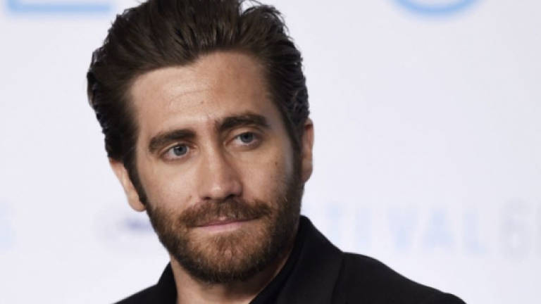 Gyllenhaal breathes 'Life' into alien invasion genre