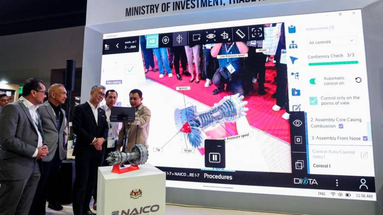 Tengku Zafrul (third from right) after officiating at a soft launch of MyAERO 3D Visualisation &amp; Virtual Augmented Mixed Reality Lab at Malaysia International Trade and Exhibition Centre today.– Bernamapic