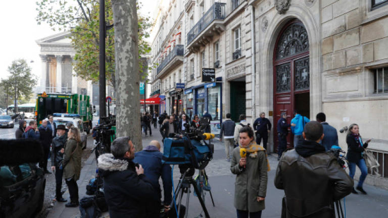 Kim Kardashian robbed in Paris, millions stolen (Updated)