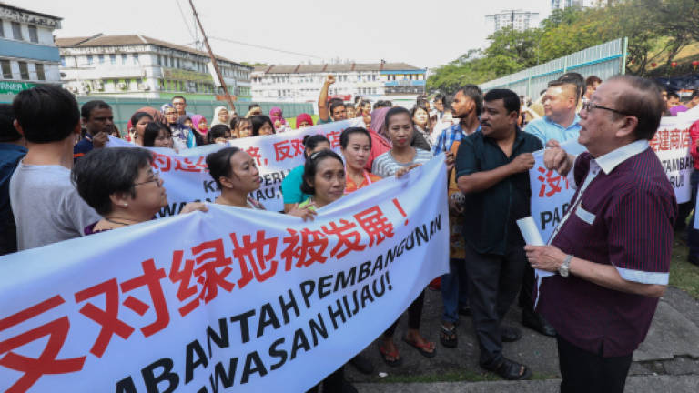 Desa Petaling community protests against unknown development