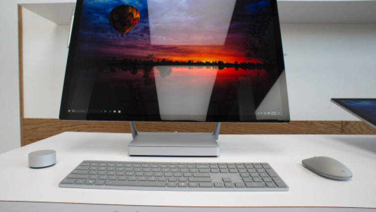 Microsoft aims at Apple with high-end PCs, 3D software Microsoft aims at Apple with high-end PCs, 3D software