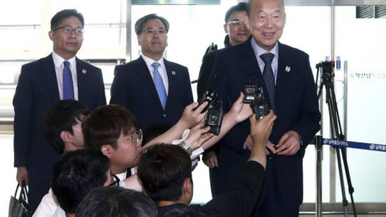 Koreas discuss reunions for war-separated families