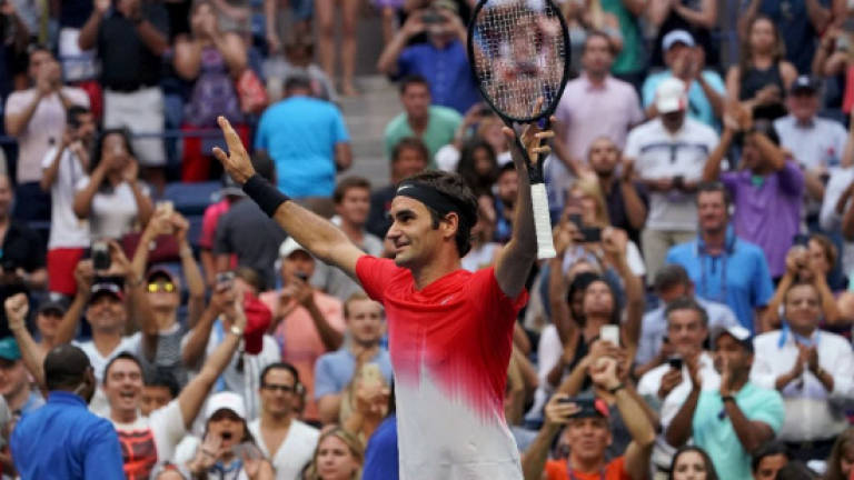 Federer, Nadal battle through at US Open, women's draw takes hit