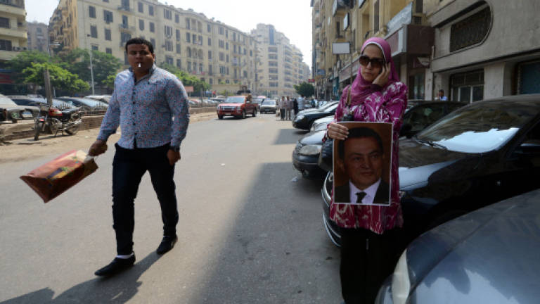 Egypt court to retry Mubarak over murder charge