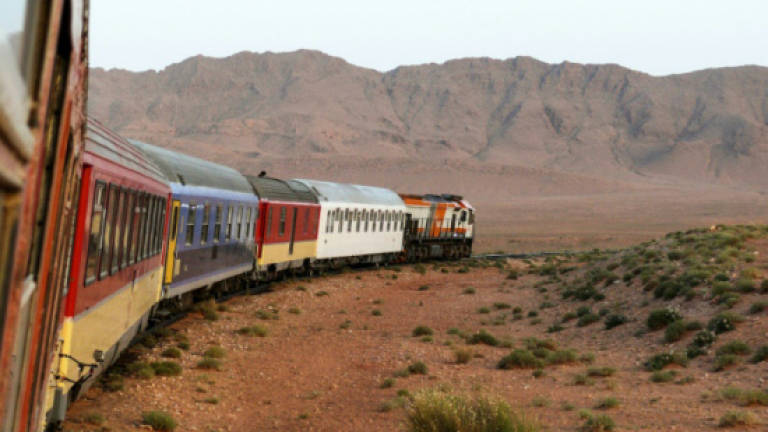 Morocco tourists make tracks on 007's 'desert express'
