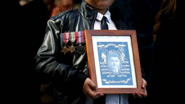 New Zealanders honour war dead