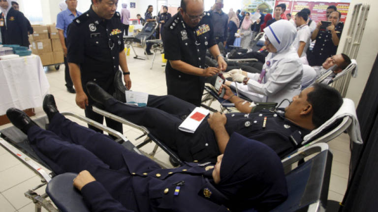 150 Seremban police staff join blood donation drive