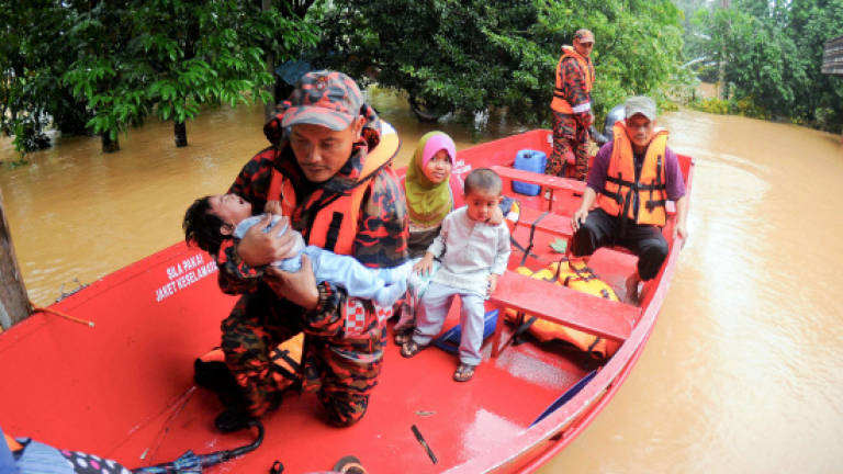 Floods force more evacuations in Terengganu as at 1pm