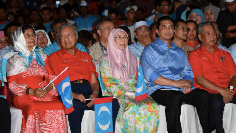 Wan Azizah to contest Pandan seat, Azmin to defend Gombak in S'gor