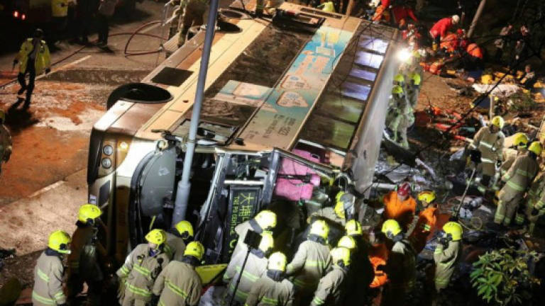 18 killed in Thai bus crash