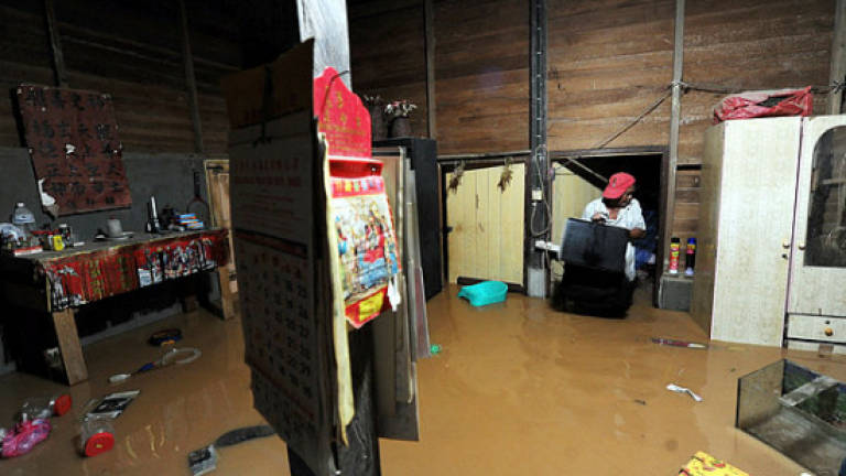 1,596 people evacuated due to floods in seven districts in Pahang