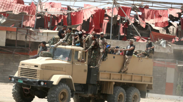 Iraq presses Mosul assault, calls civilians to flee