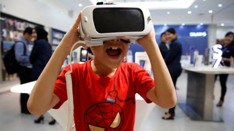 Arcades seek to take virtual reality gaming mainstream