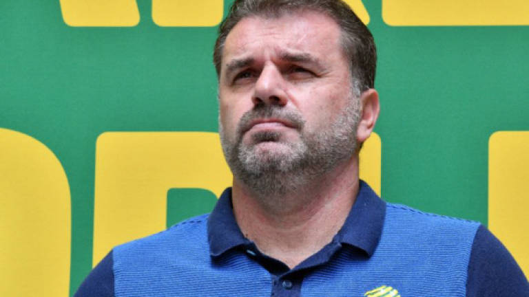 Socceroos coach Postecoglou quits ahead of football World Cup