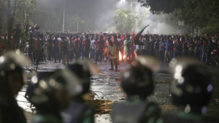 Thousands rally in Bangladesh after 100 injured in student protest (Updated)