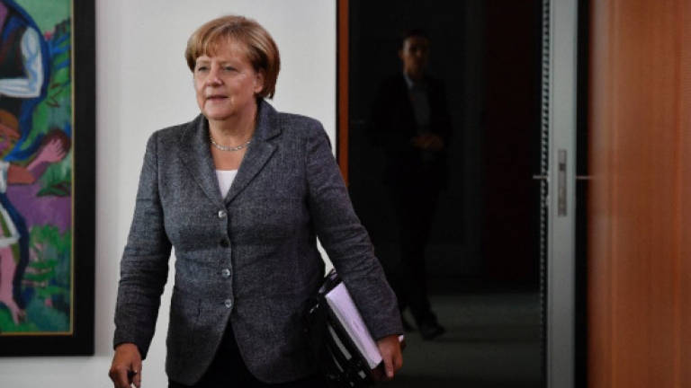 Wounded Merkel meets Balkan leaders over migrants