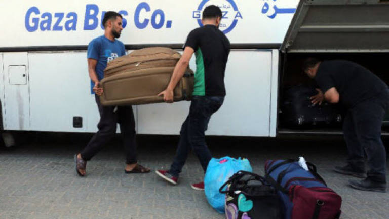 Gazans at Egypt border seek to escape blockade