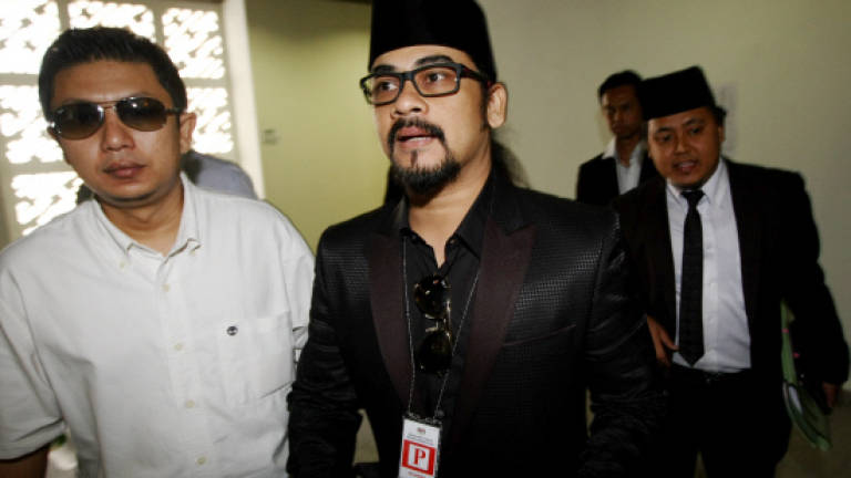 Awie's wife absent for 'sulh' process on child custody Awie's wife absent for 'sulh' process on child custody