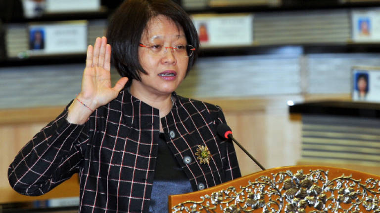 Chew Mei Fun sworn in as senator (Updated) Chew Mei Fun sworn in as senator (Updated)