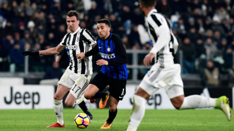 Inter Milan escape Juventus to stay top
