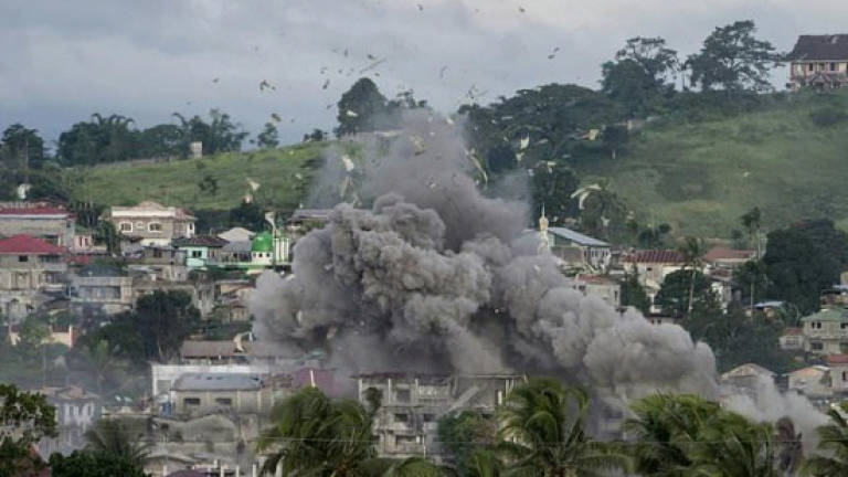US forces back Philippine troops in Islamist held city