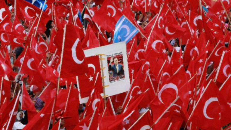 Turkey detains 1,000 in crackdown on alleged Gulen supporters