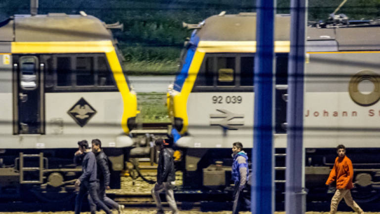 2,000 migrants attempt to enter Eurotunnel terminal