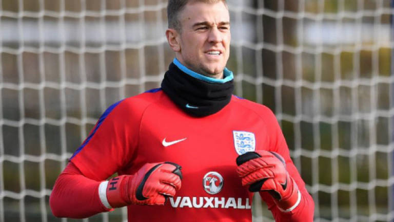 Moyes set to drop England goalkeeper Hart