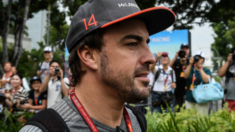 Alonso keeps McLaren waiting over new deal