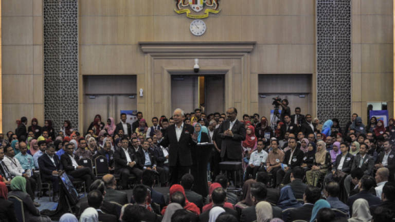 Najib wants civil service to reject mediocrity
