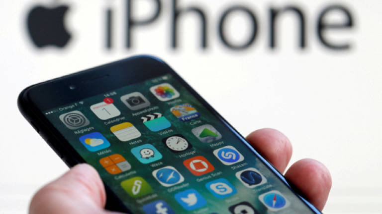 Apple's iPhone turns 10, bumpy start forgotten