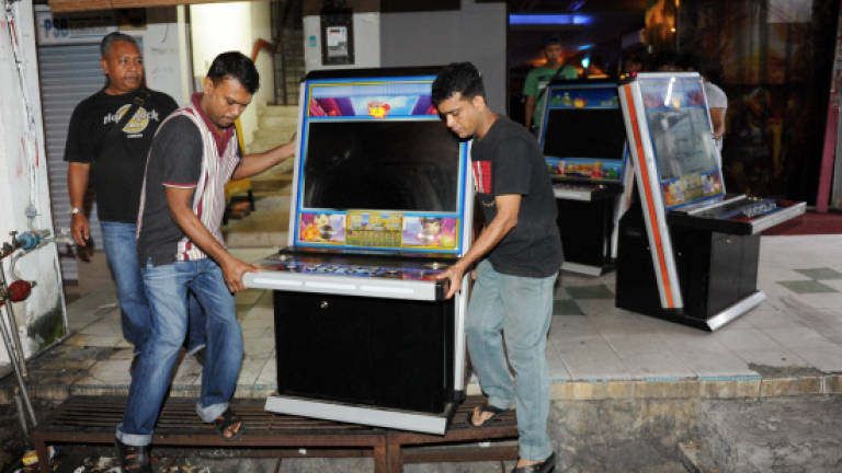 30 people detained, 115 gambling machines seized in Sungai Siput