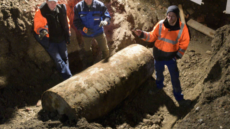 British WWII bomb forces 54,000 Germans from homes