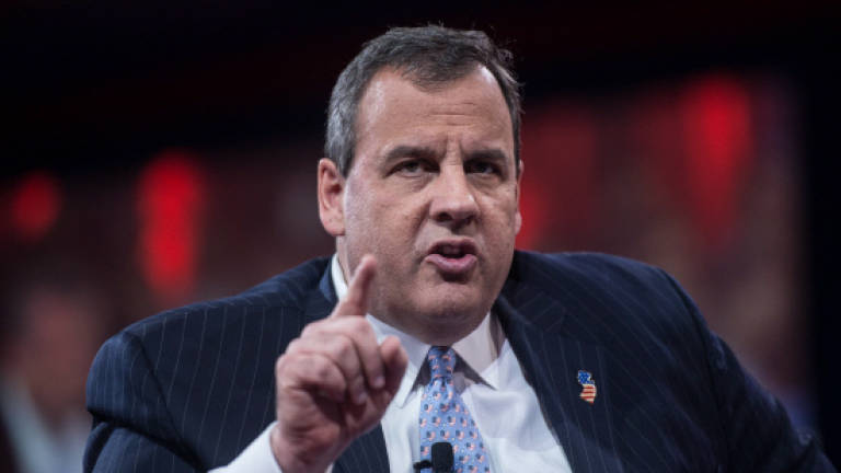 Christie suggests FedEx-like tracking of immigrants
