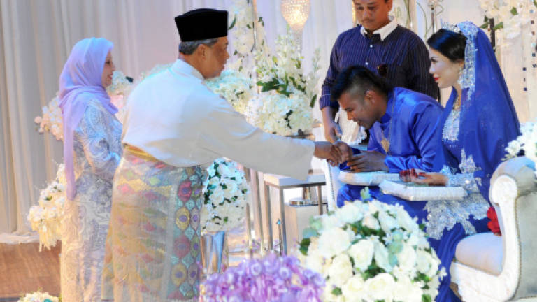 DPM attends wedding of driver's daughter