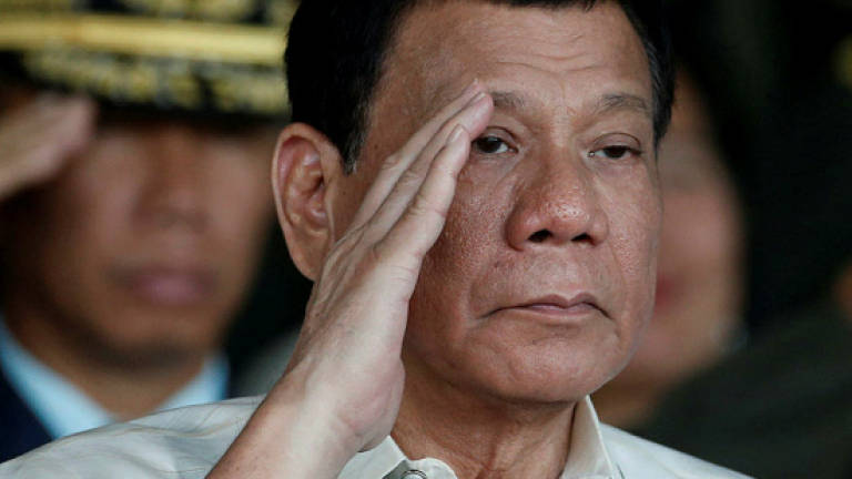 Philippines' Duterte warms to US for help fighting IS