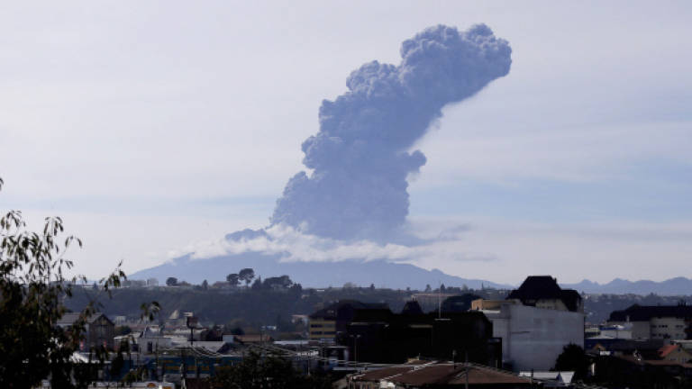 Chile's Calbuco volcano erupts again