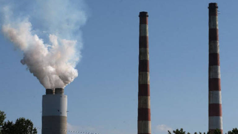 Supreme Court puts Obama carbon emissions plan on hold
