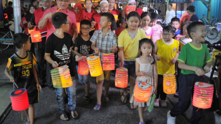 Jais reaches out to Chinese community in Pulau Ketam