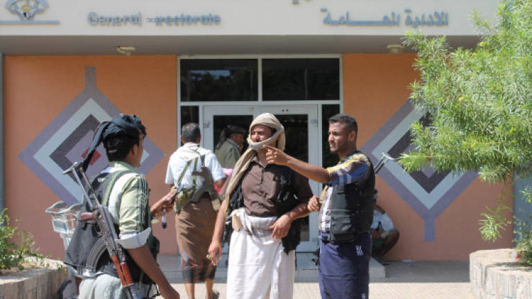 Yemen leader faces explosive mix in Aden refuge