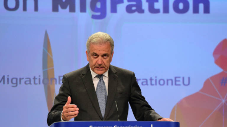 EU asks member states to admit 40,000 asylum seekers