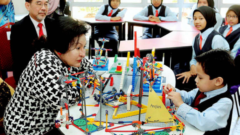 Rosmah looks at latest development among autistic students at Permata Pintar