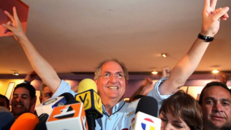 Ousted Caracas mayor flees house arrest, heads to Madrid