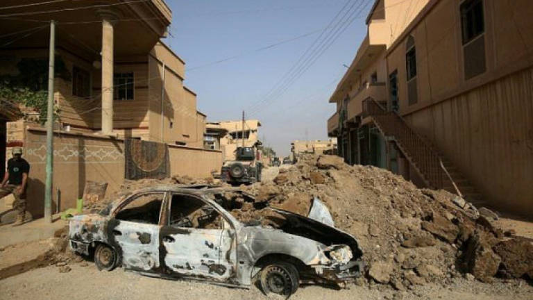 Syrian troops break into last IS-held town
