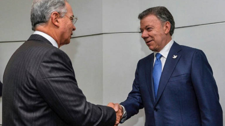 Pope invites Colombia's Santos and Uribe to Vatican